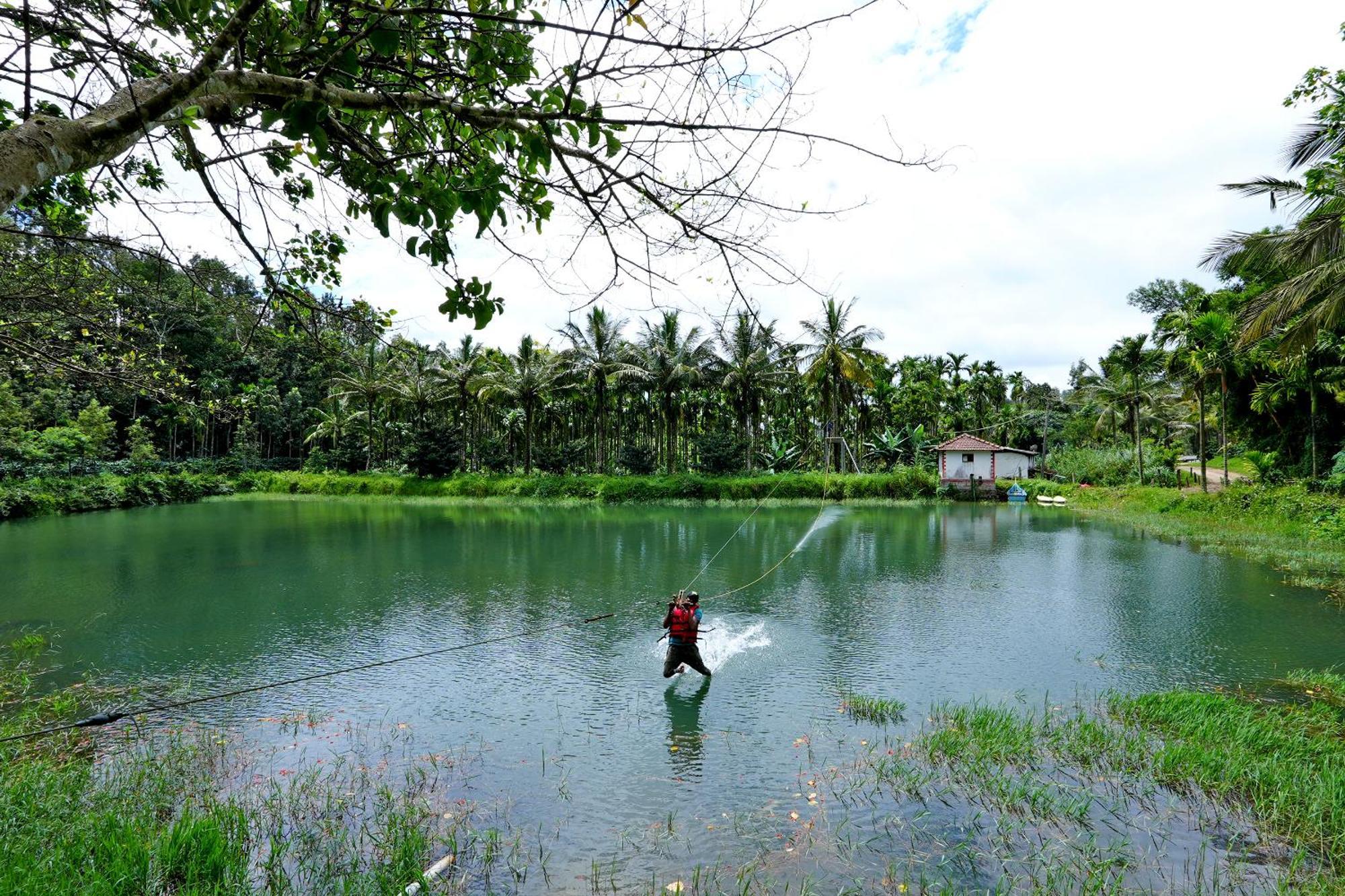 Leisure Homestay - Pool, Boating, Zipline, Home Food, Estate Chikmagalūr Esterno foto